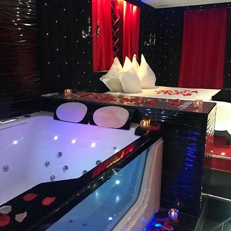 Le Cabaret Vip Spa ليون المظهر الخارجي الصورة