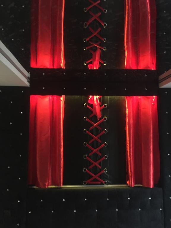 Le Cabaret Vip Spa ليون المظهر الخارجي الصورة
