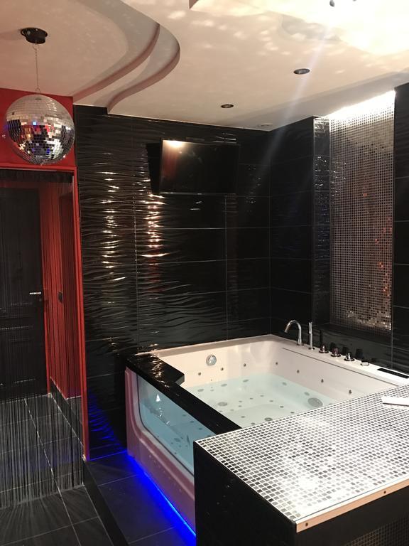 Le Cabaret Vip Spa ليون المظهر الخارجي الصورة
