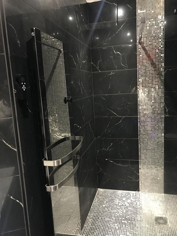 Le Cabaret Vip Spa ليون المظهر الخارجي الصورة