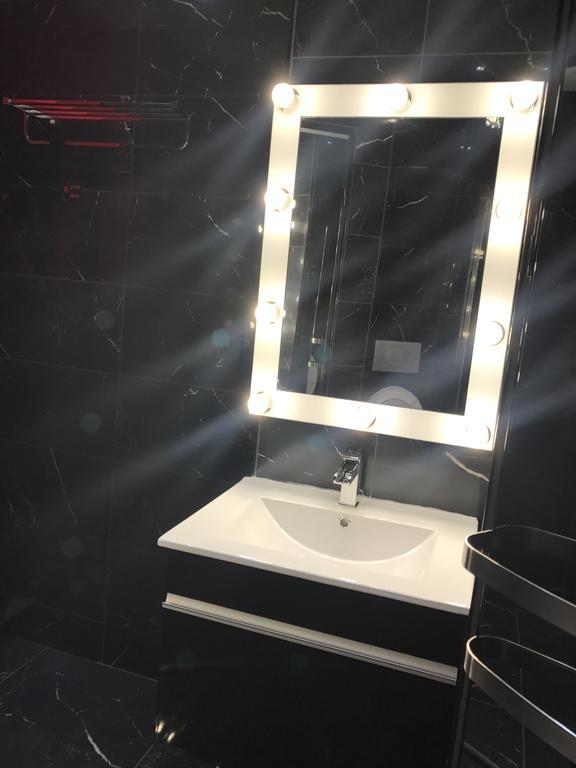 Le Cabaret Vip Spa ليون المظهر الخارجي الصورة